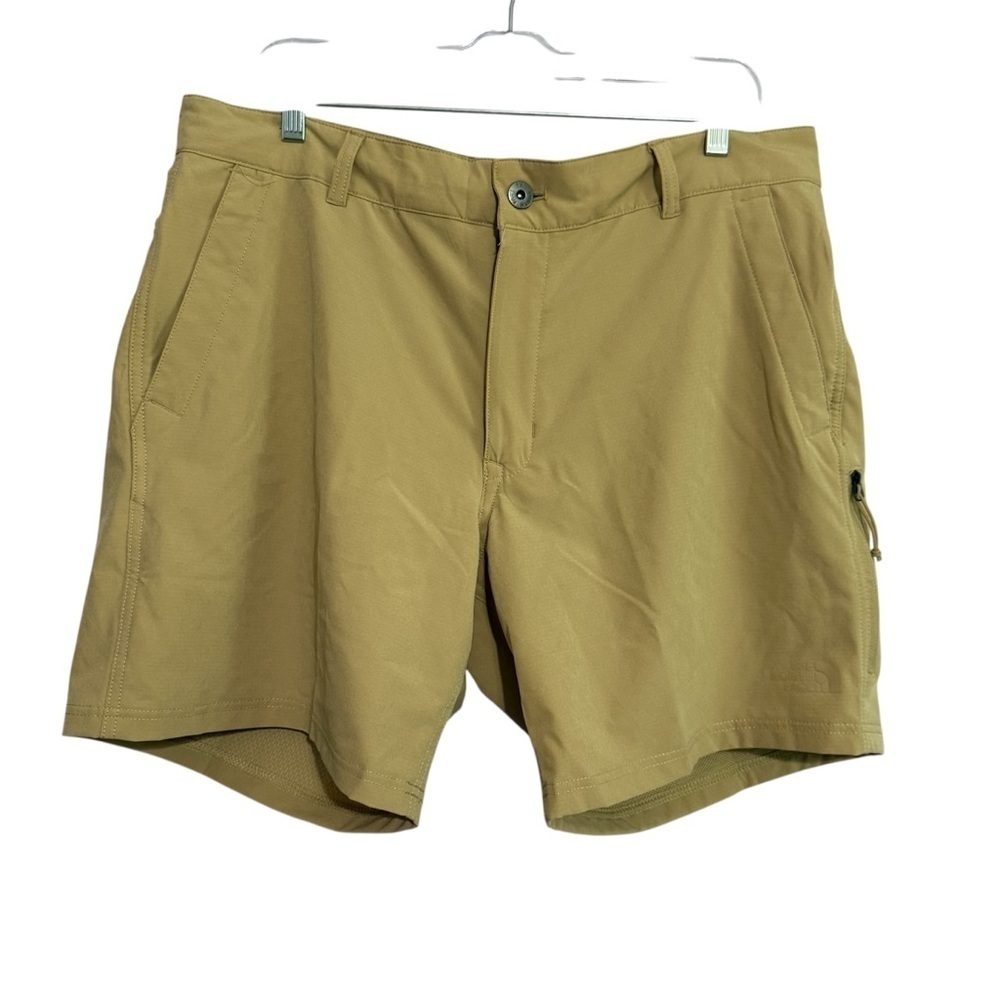 The North Face Men's Khaki Flat Front Shorts 7” Inseam Size 36